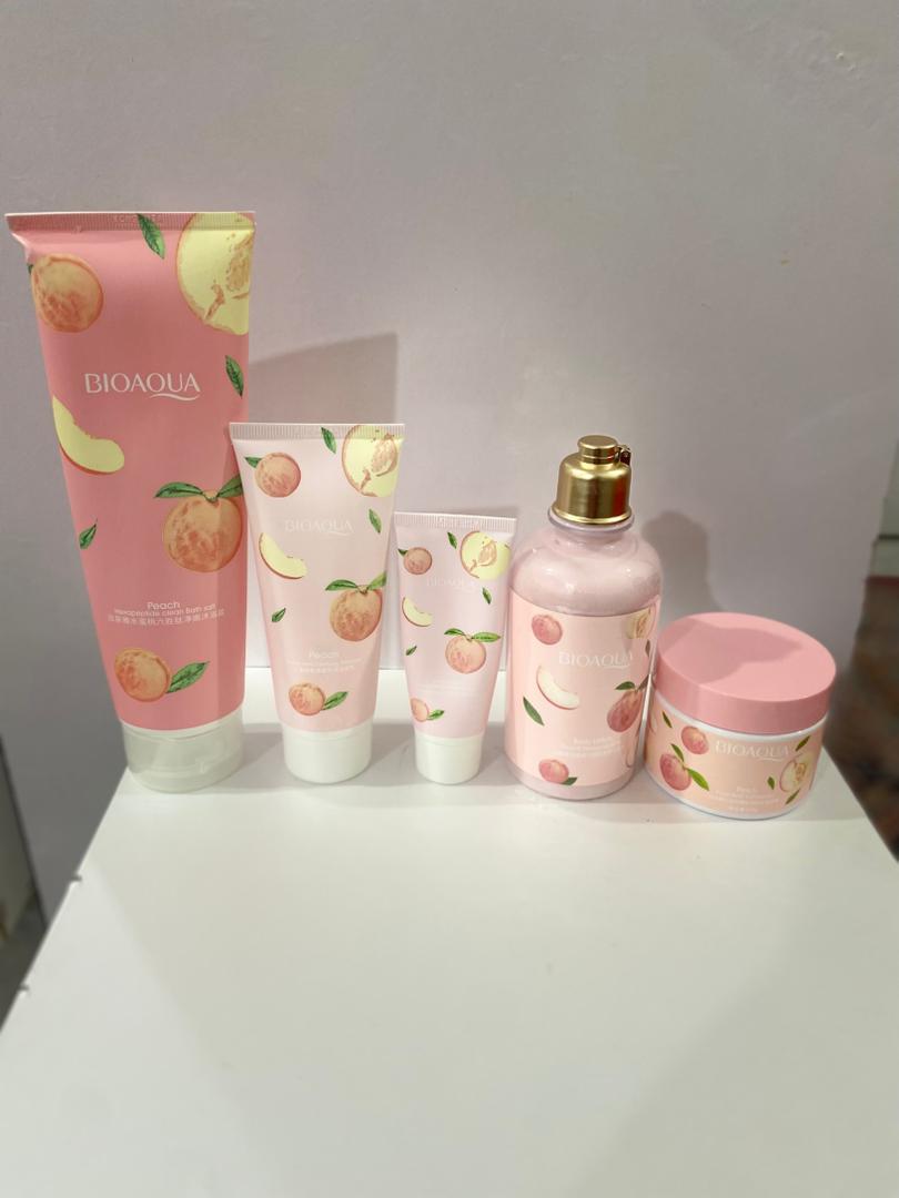 پک محصولات هلو نمک بدن ۷۵۰۰۰ فوم شستشو ۵۵۰۰۰ کرم دست ۳۵۰۰۰ لوسیون دست بدن ۸۵۰۰۰اسکراپ بدن صورت ۱۱۰۰۰۰