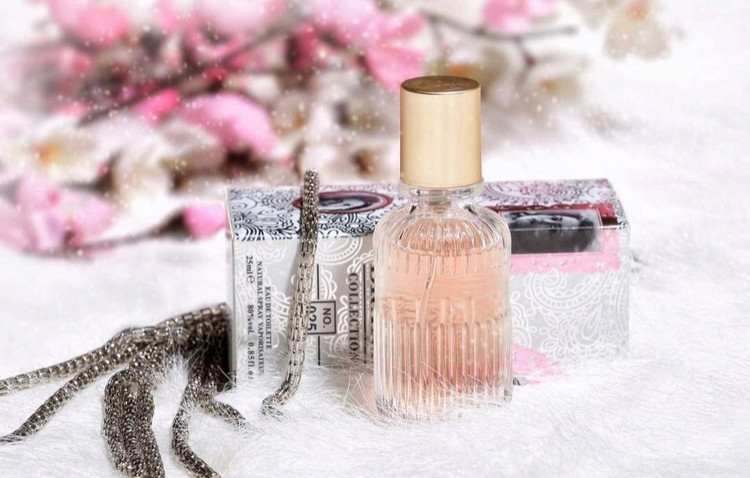 ادکلن زنانه جیوانچی ادو مازل دی جیوانچی او فلورال برند کالکشن کد 025 (Eaudemoiselle de Givenchy Eau Florale) حجم 25 میل Brand collection No 025 Eaudemoiselle de Givenchy Eau Florale
