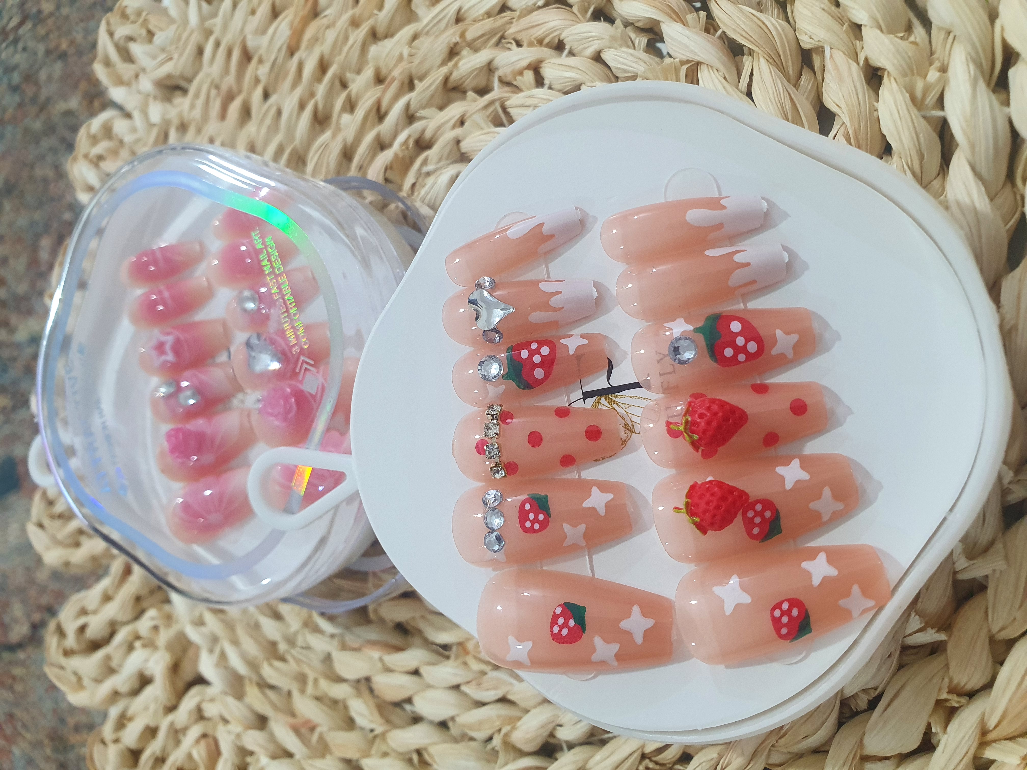 💅 پک ناخن مصنوعی طرح‌دار + همراه با چسب 💅 ‌