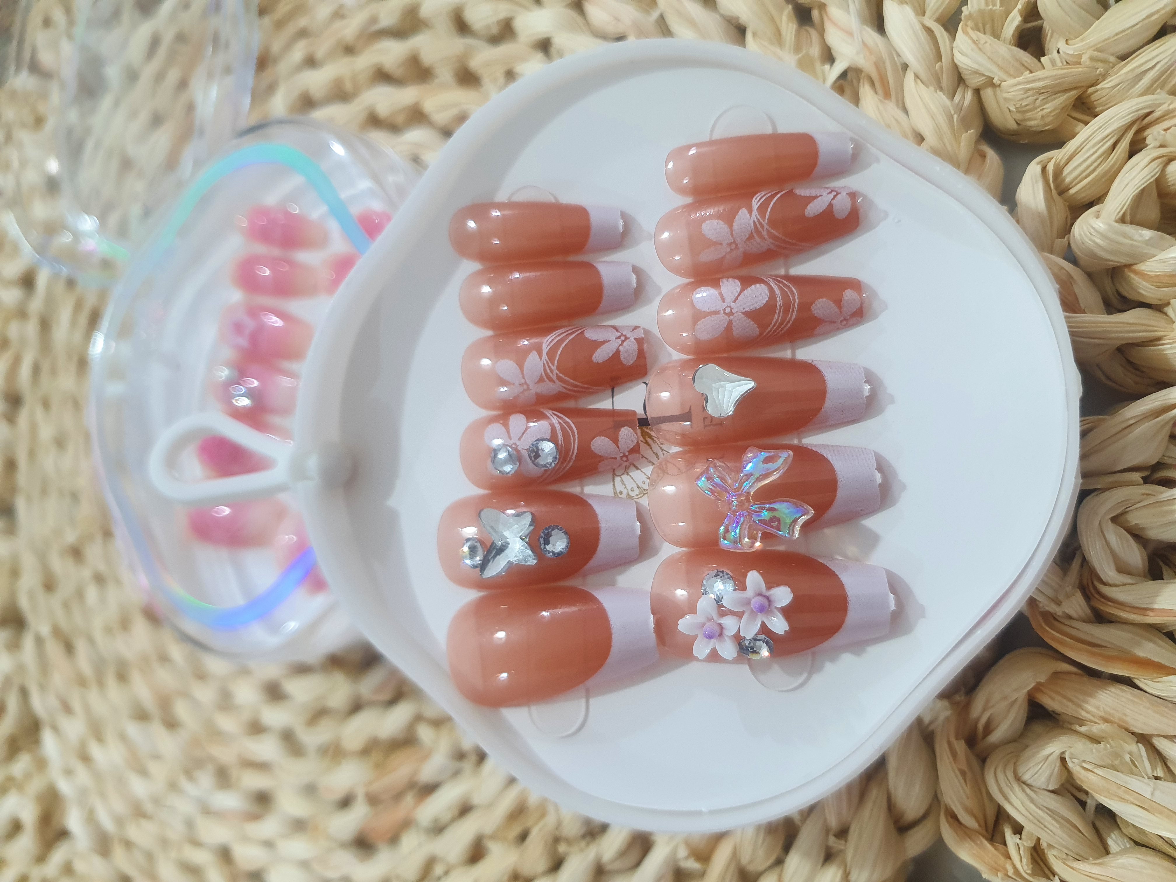 💅 پک ناخن مصنوعی طرح‌دار + همراه با چسب 💅