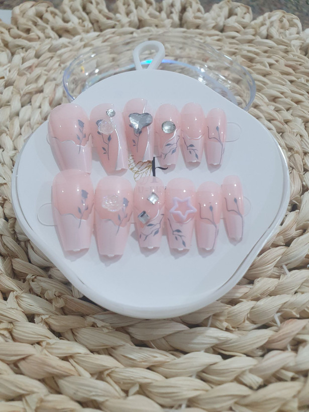 💅پک ناخن مصنوعی طرحدار + همراه با چسب💅