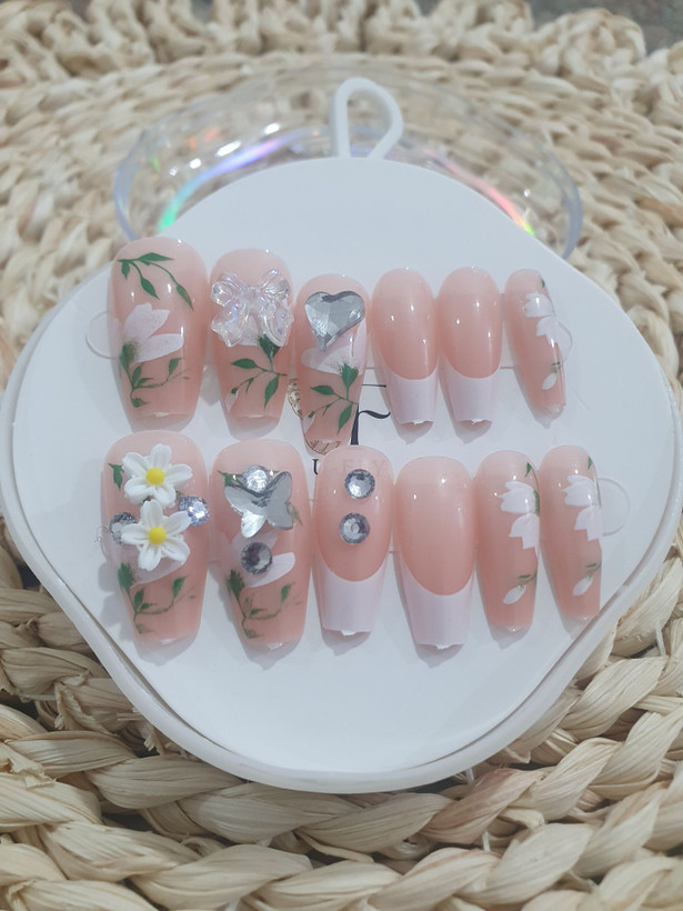 💅پک ناخن مصنوعی طرحدار + همراه با چسب💅