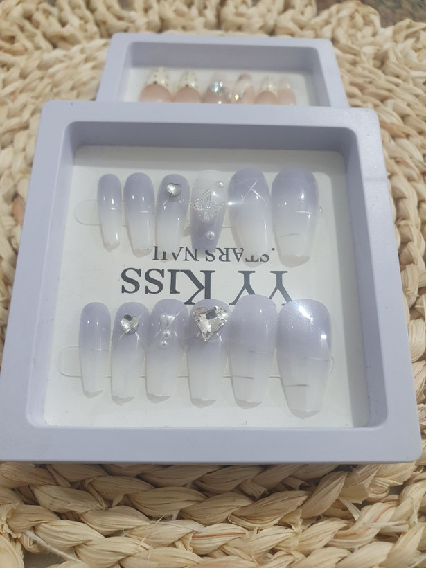 💅پک ناخن مصنوعی طرحدار + همراه با چسب💅