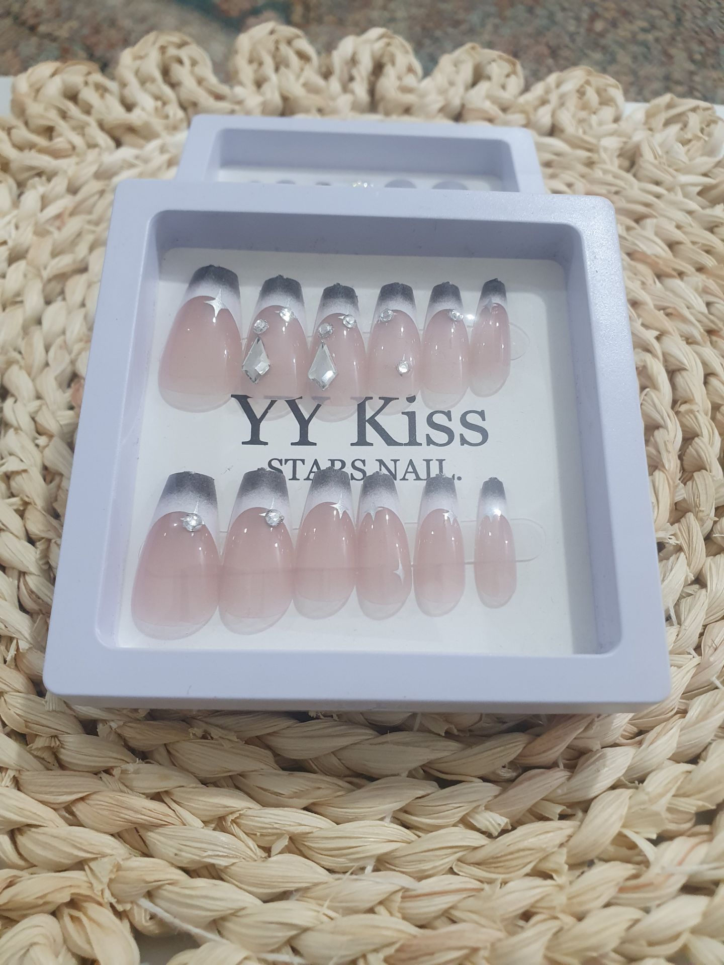 💅پک ناخن مصنوعی طرح‌دار + همراه با چسب💅