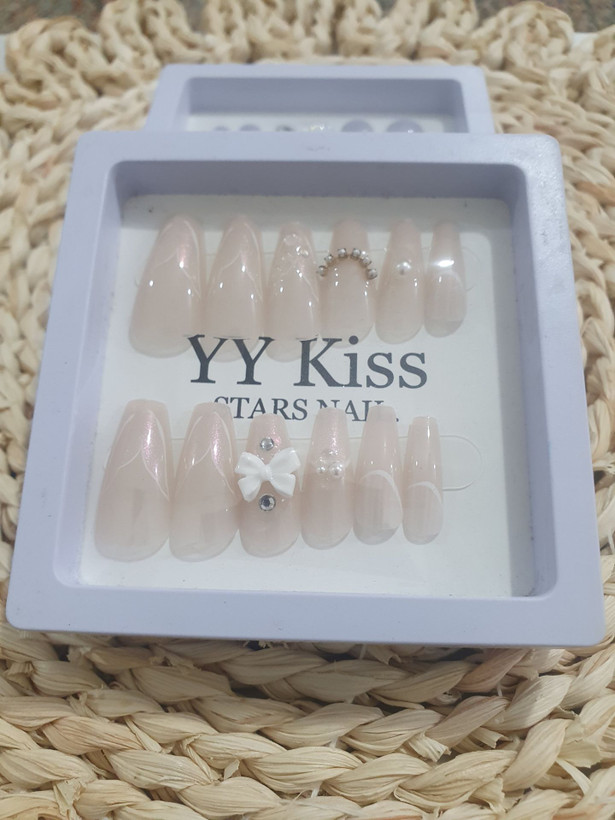 💅 پک ناخن مصنوعی طرحدار + همراه با چسب 💅