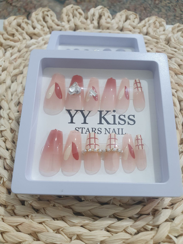 💅پک ناخن مصنوعی طرحدار + همراه با چسب💅