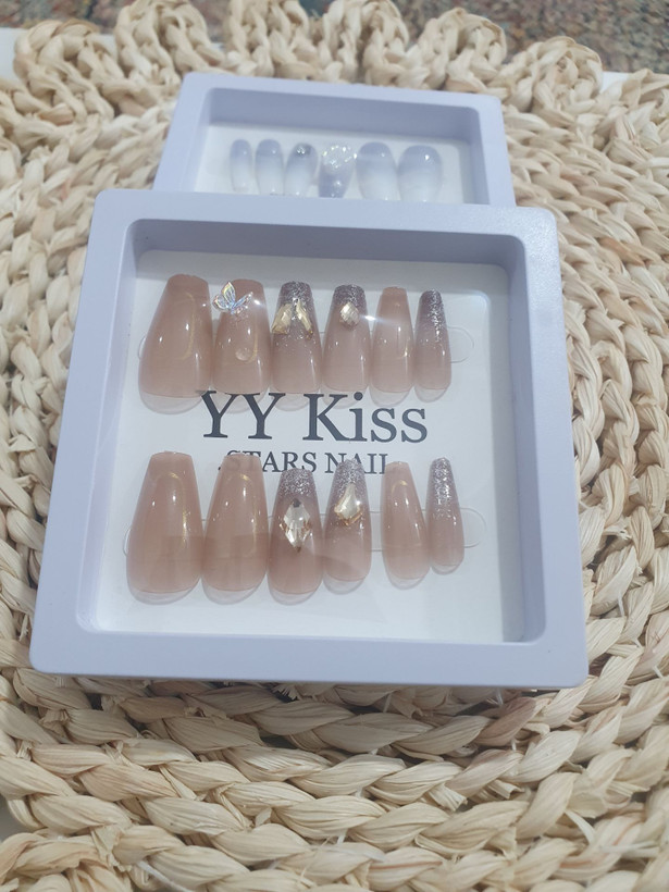 💅 پک ناخن مصنوعی طرحدار + همراه با چسب 💅
