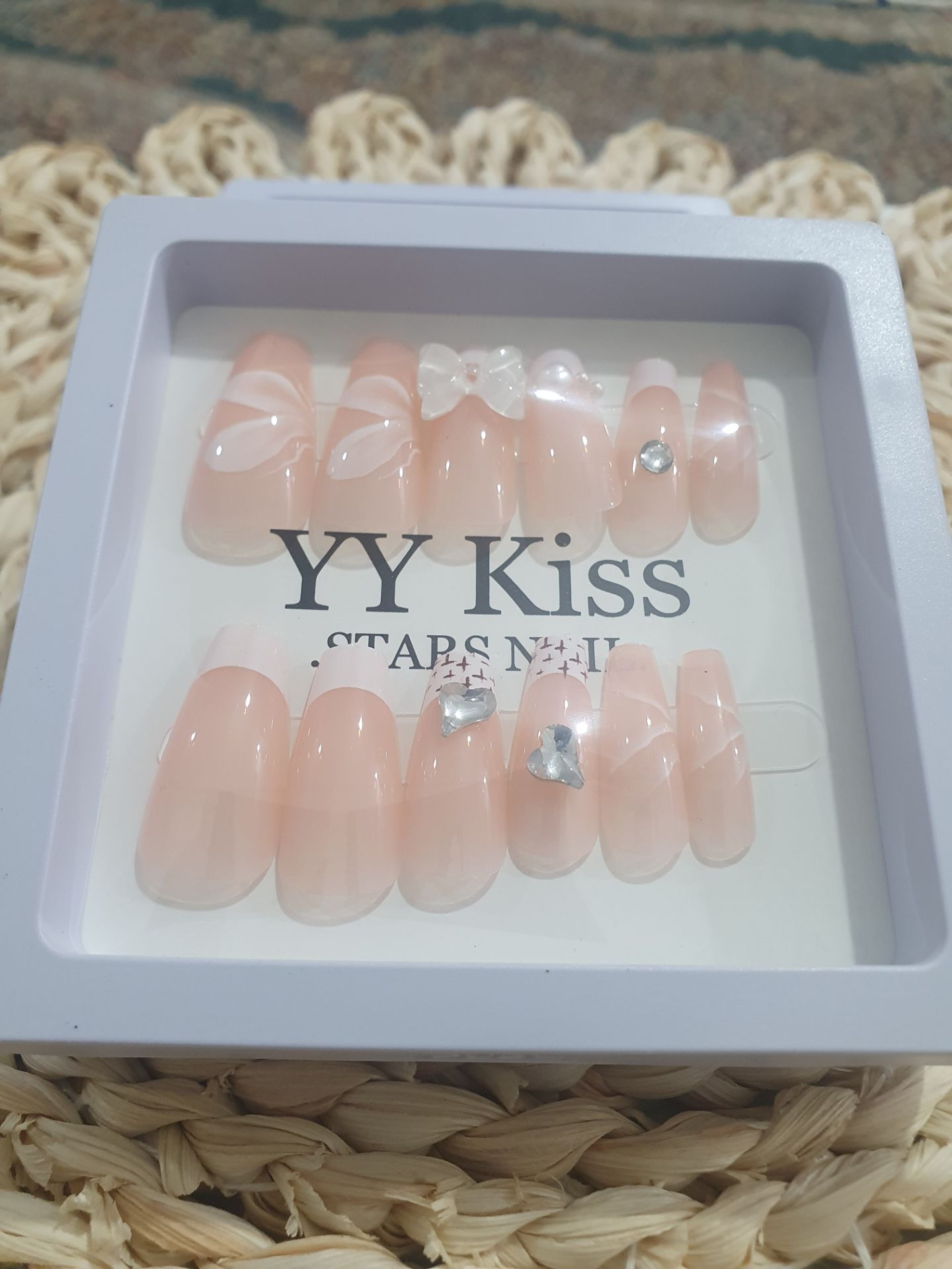 💅 پک ناخن مصنوعی طرح‌دار + همراه با چسب 💅