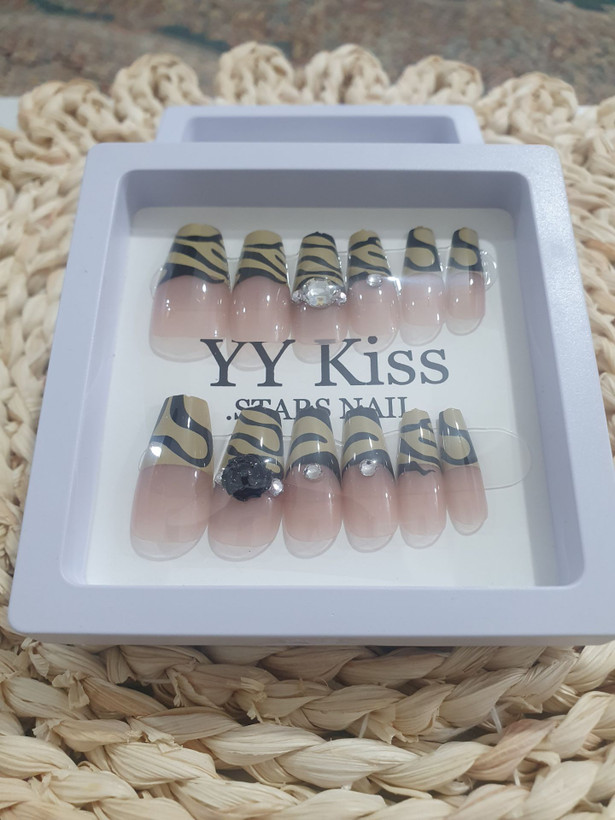 💅 پک ناخن مصنوعی طرحدار + همراه با چسب 💅