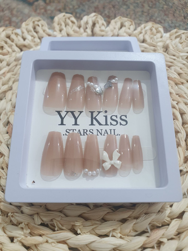 💅 پک ناخن مصنوعی طرحدار + همراه با چسب 💅