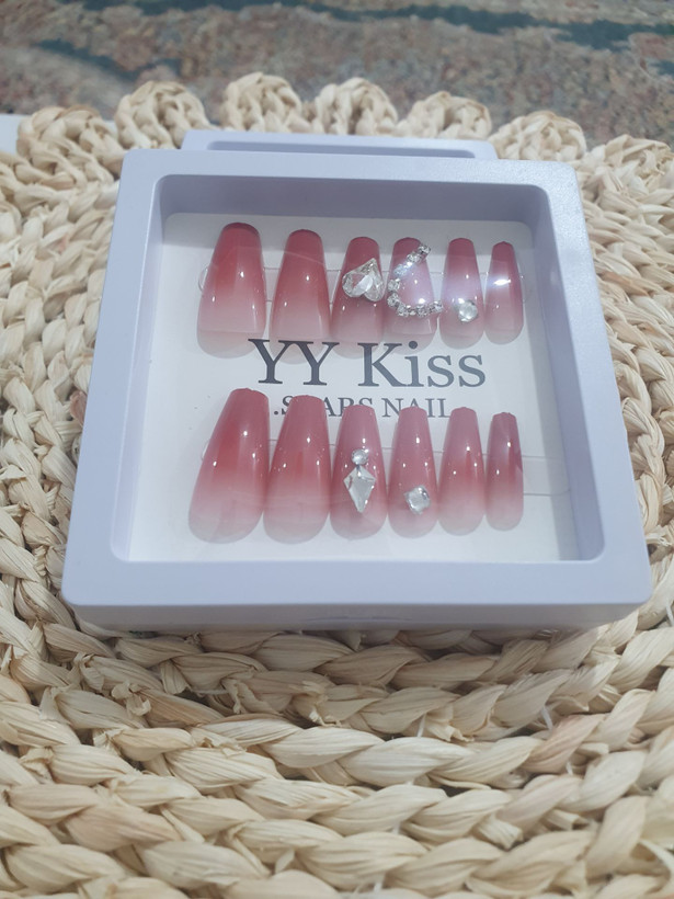 💅 پک ناخن مصنوعی طرحدار + همراه با چسب 💅