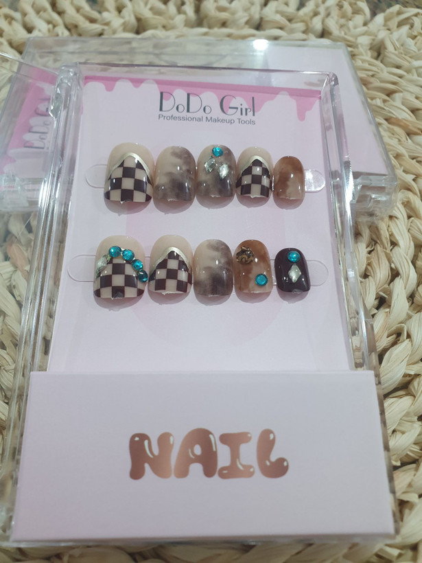 💅 پک ناخن مصنوعی طرحدار + همراه با چسب 💅