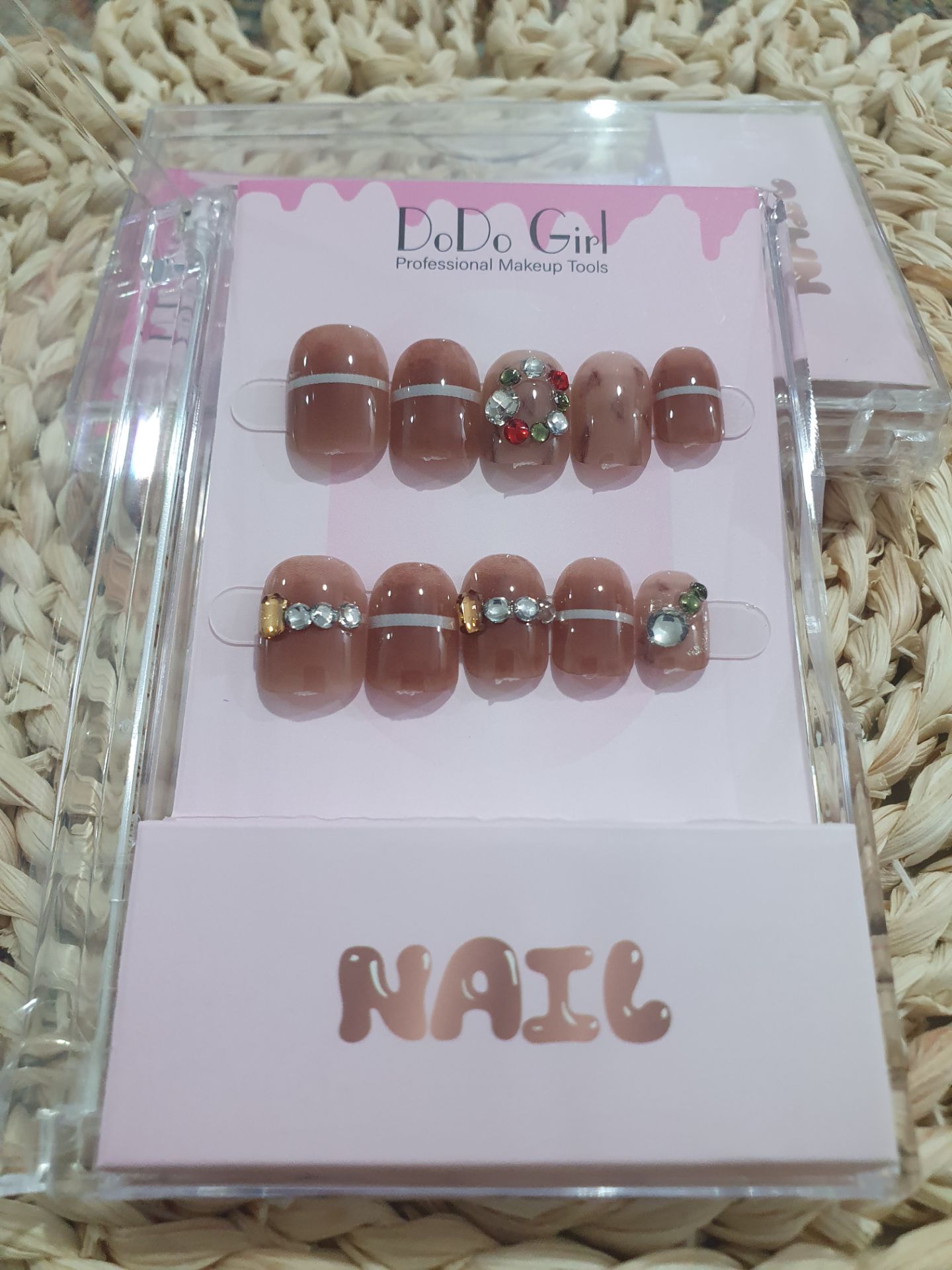 💅 پک ناخن مصنوعی طرح‌دار + همراه با چسب 💅