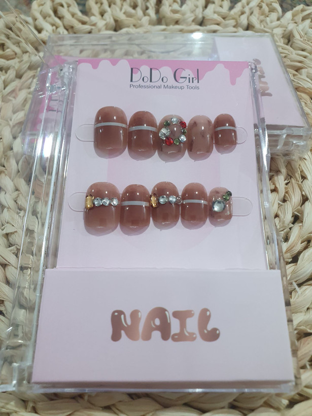 💅 پک ناخن مصنوعی طرحدار + همراه با چسب 💅