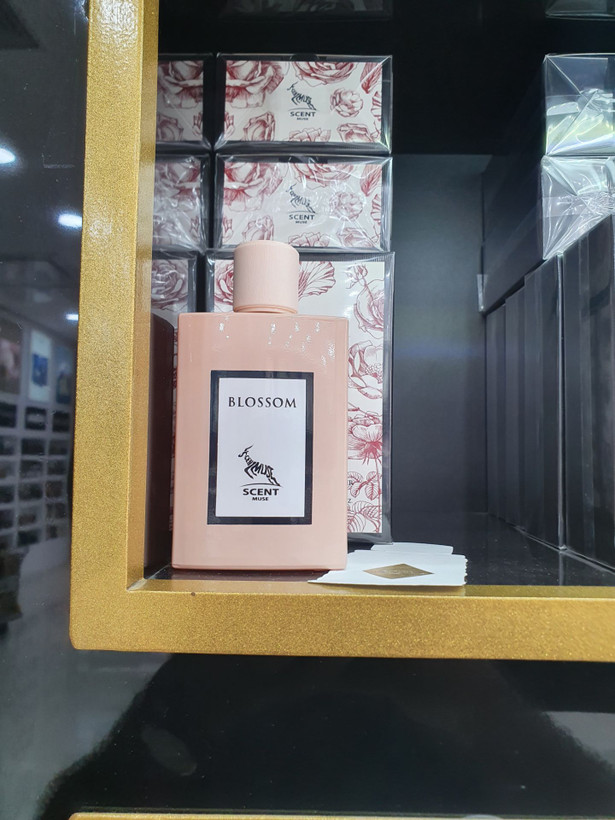 عطر Blossom برند scent حجم 100 میل