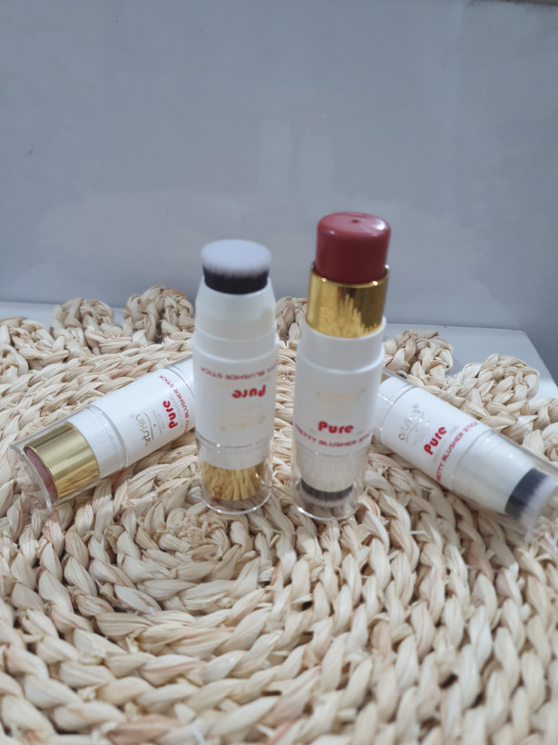 ✨ تجربه درخشش فوقالعاده با استیک رژگونه حرفهای آرتاسکین (Artskin Pure) ✨ 