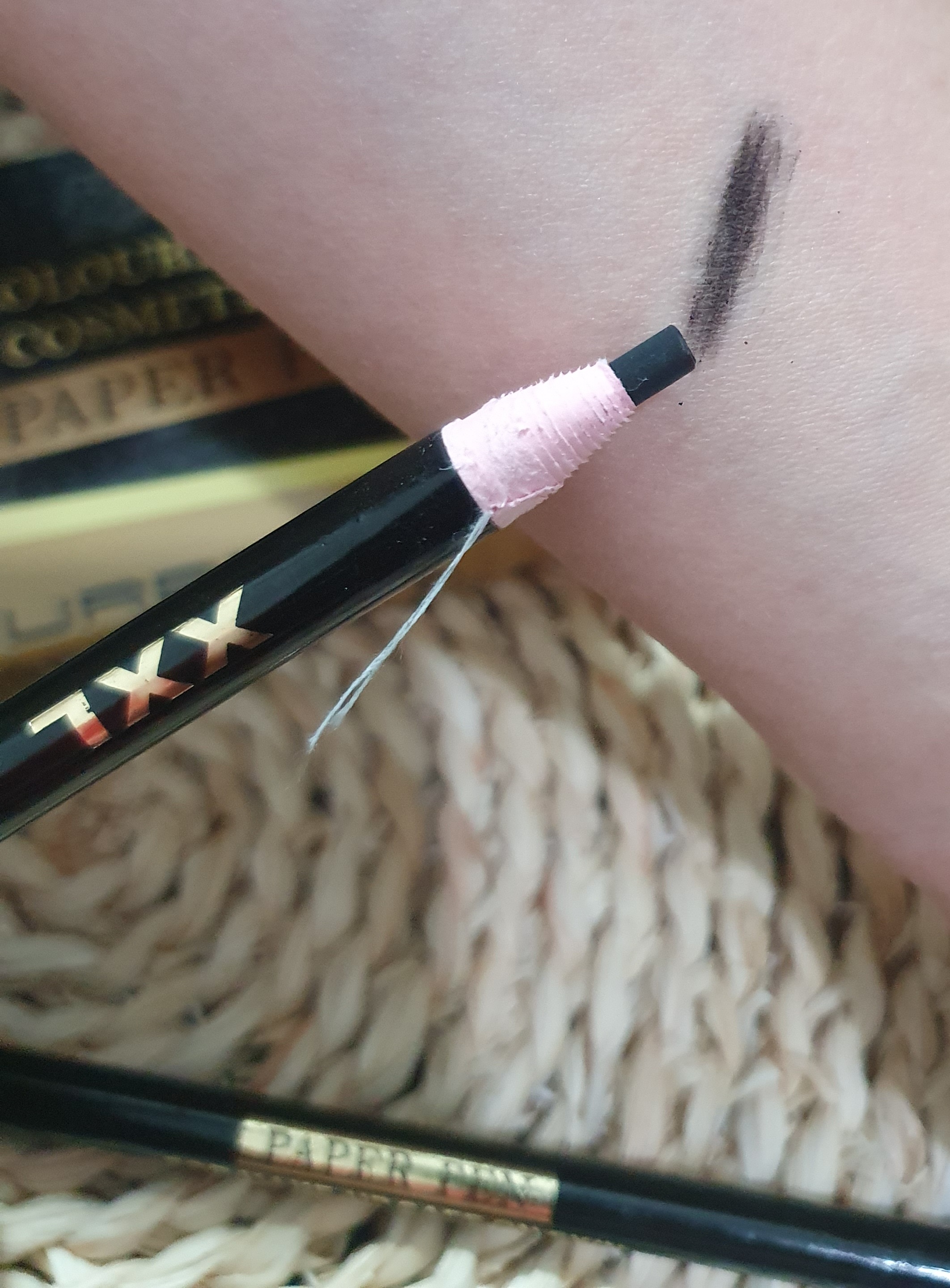 مداد ابرو و چشم نخی (Paper Pen) برند Miss Romantic