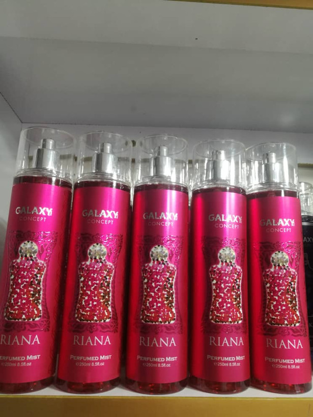 بادیمیست ۲۰۰ میلیلیتر گلکسی کانسپت مدل Riana – رایحه شیرین و میوهای زنانه 