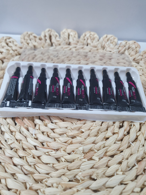 ✨ 👁️ چسب مژه تیوپی ضدآب هدی بیوتی (Huda Beauty Lash Glue) 👁️ ✨