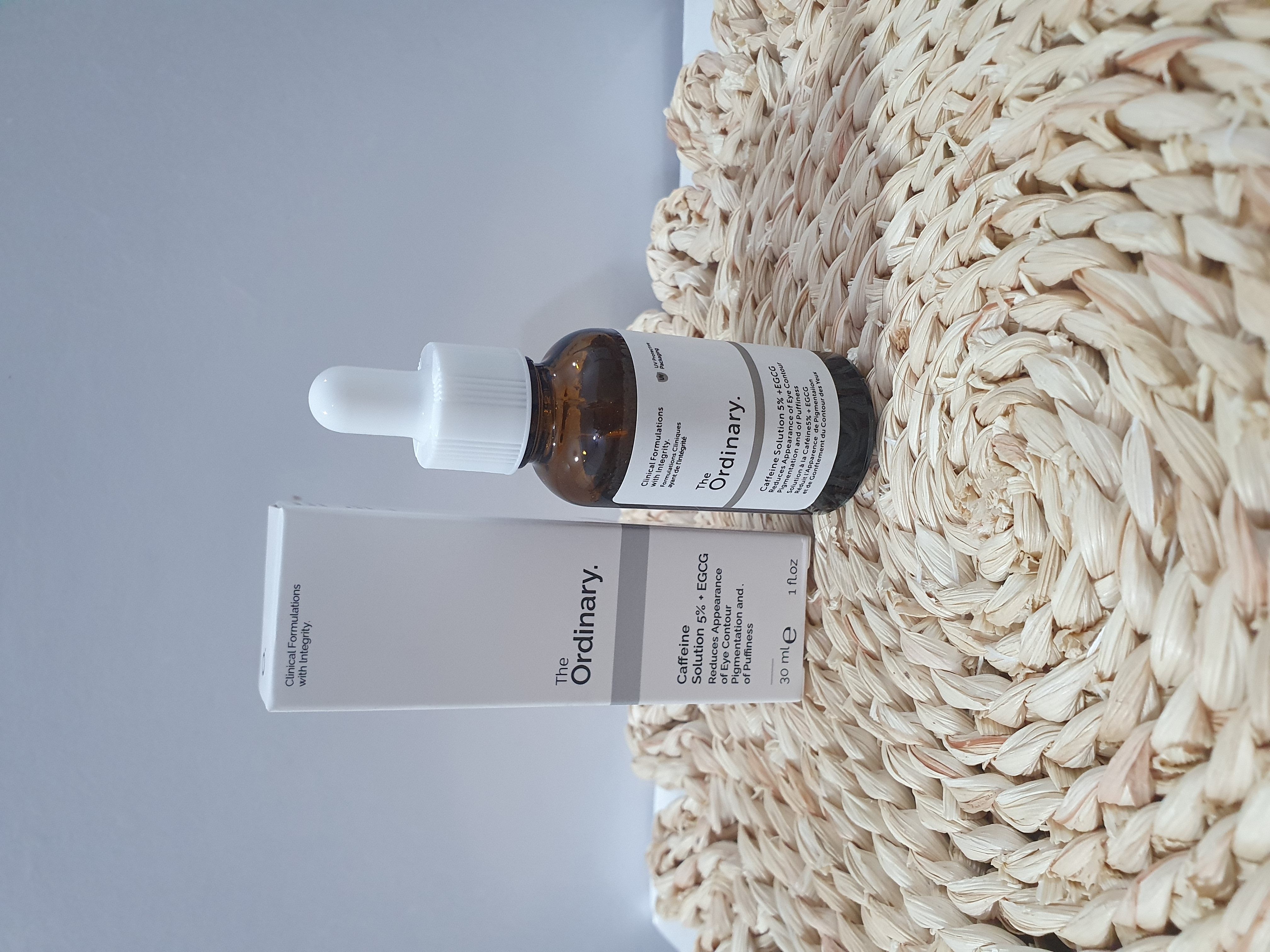 ✨ سرم دور چشم کافئین ۵٪ + EGCG اوردینری (The Ordinary Caffeine Solution 5% + EGCG) ✨ ‌ 🌟 جادوی بیداری و شادابی چشم‌های شما! 🌟