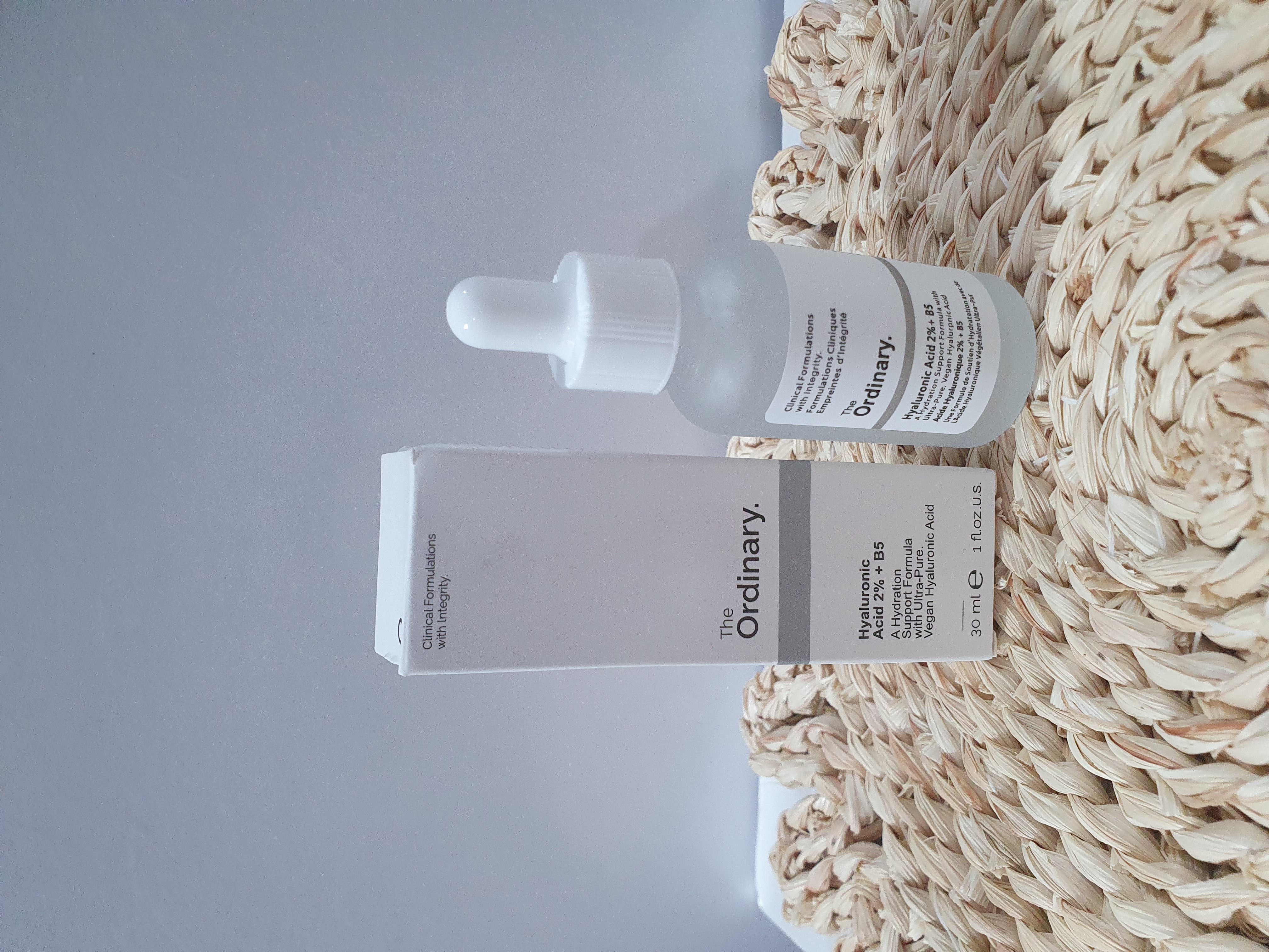 ✨ سرم هیالورونیک اسید ۲٪ + B5 اوردینری (The Ordinary Hyaluronic Acid 2% + B5) ✨ ‌ 🌟 بمب آبرسان و نجات‌دهنده پوست‌های دهیدراته! 🌟